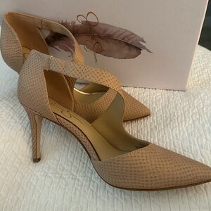 Jessica Simpson Beige Textured Heels